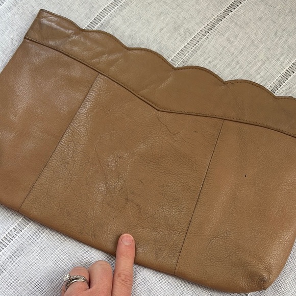 New Fashion Collection Vintage Leather Clutch with Scalloped Edge - Picture 4 of 10